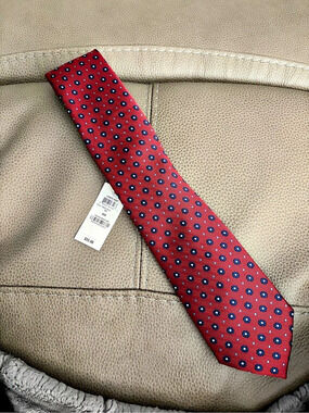 Club Room Lower Neat Silk Tie Silk Polka Dot Tie in Burgandy & Blue NWT